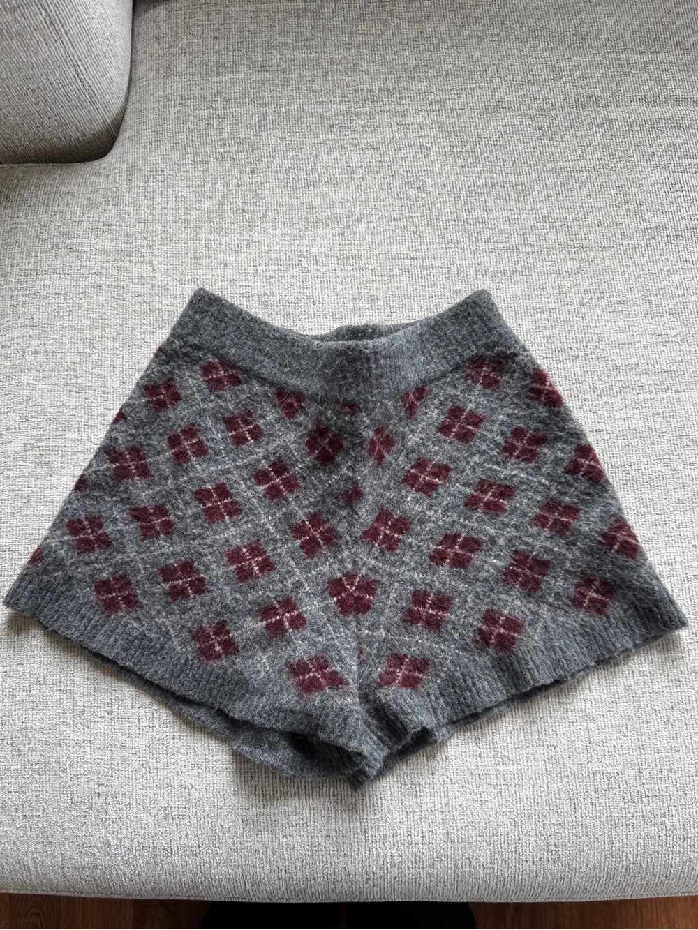 Zara Gray Knit Burgundy Argyle Diamond Detail Wool Blend Shorts - Picture 4 of 6